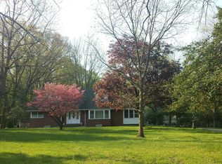 2042 Bustleton Rd, Burlington, NJ 08016