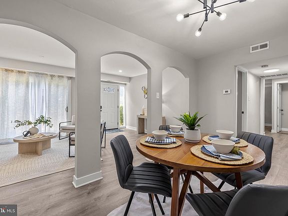4th image of 2302 Sun Valley Cir #1