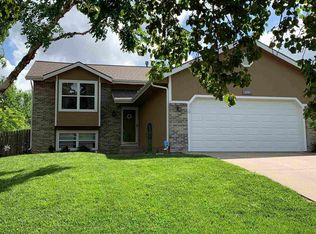 6706 SW 25th St, Topeka, KS 66614