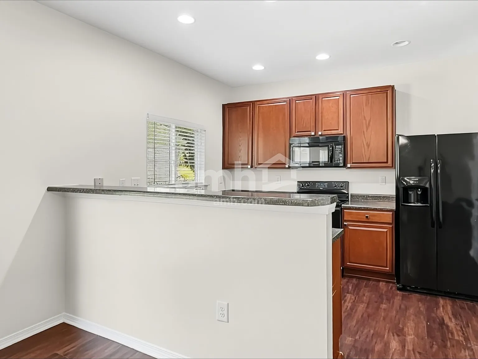 4 bed, 2.5 bath, 2292 sqft, $2,235 — Photo 4
