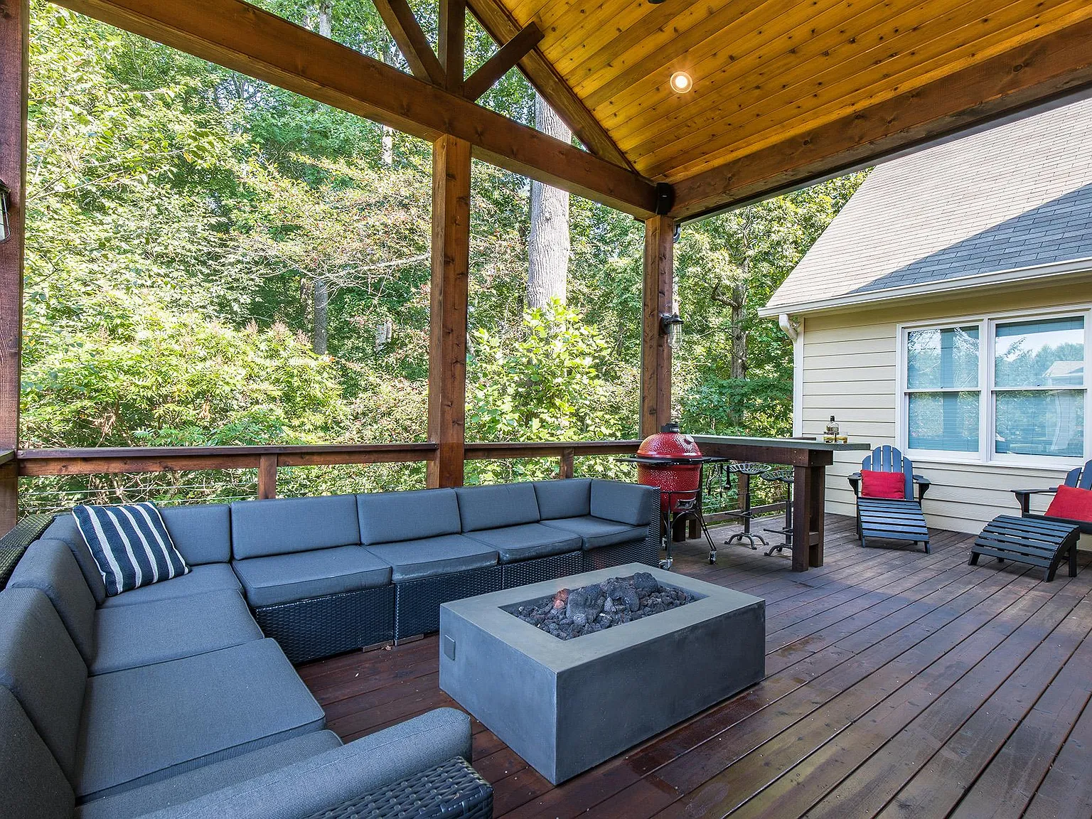 4 bed, 2.5 bath, 2650 sqft, $3,250 — Photo 4