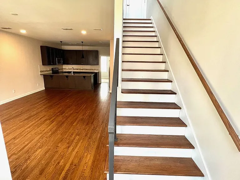 1035 Chester Ave #2 — Photo 16
