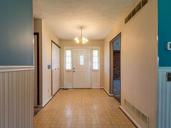 2nd image of 5664 Lakeview Dr