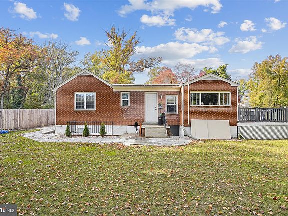 3rd image of 801 Warburton Ln