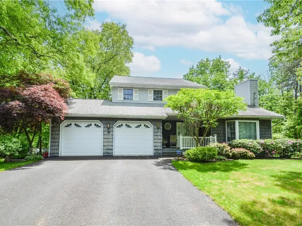 136 Tanbark Ln, Tannersville, PA 18372