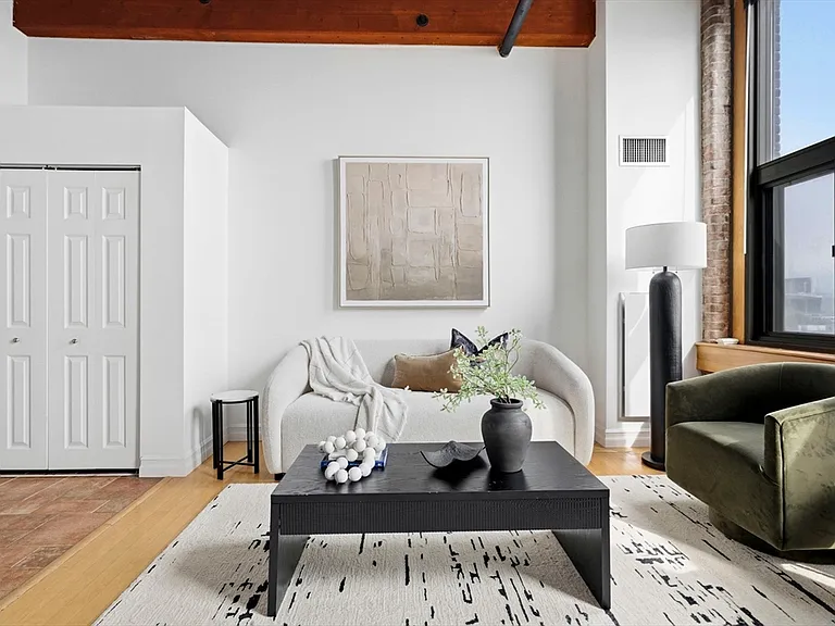 320 W 2nd St #412 — Photo 4