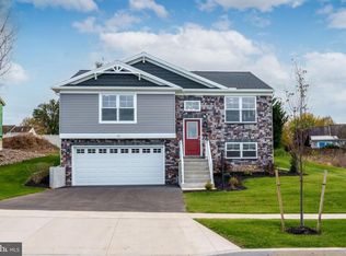 12 Cheltenham Ln, Carlisle, PA 17013