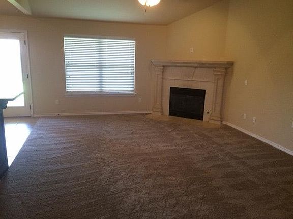 2nd image of 15813 Sonador Dr