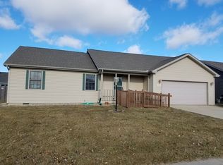 706 Bluestem Dr, Saint Joseph, IL 61873