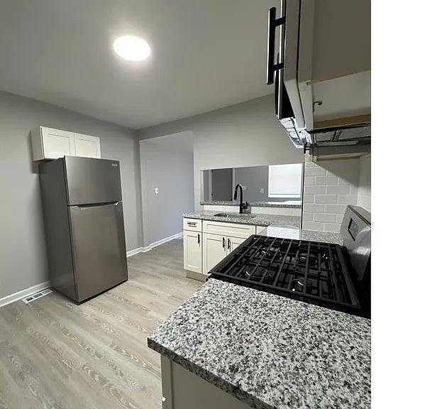 1300 Carroll St — Photo 4