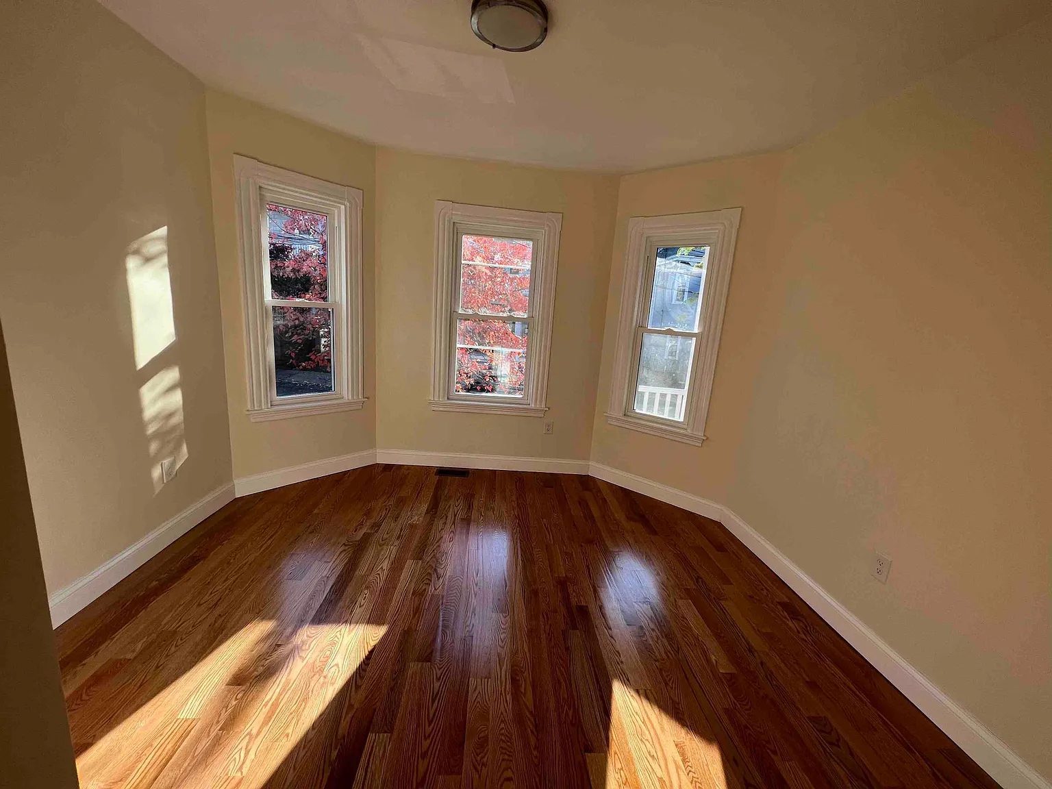 2 bed, 973 sqft, $3,600 — Photo 3