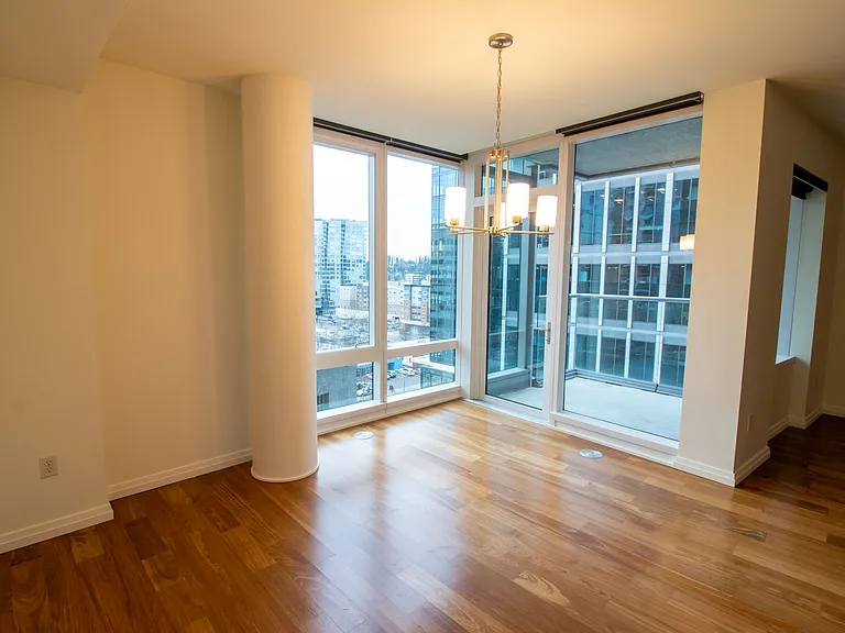 500 106th Ave NE #913 — Photo 3