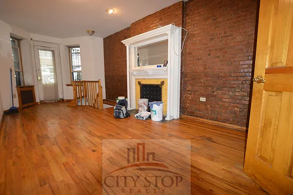 Rented by City Stop Realty | media 9