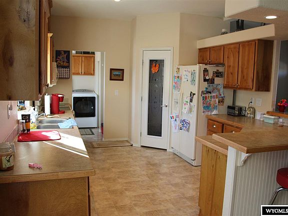 3rd image of 102 Leslie Ln