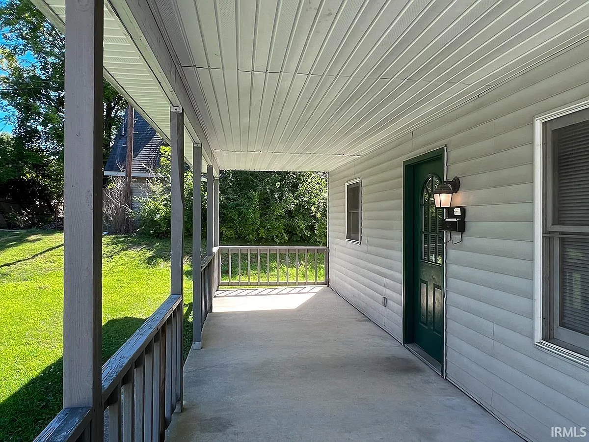 4 bed, 2.0 bath, 1488 sqft, $2,560 — Photo 3
