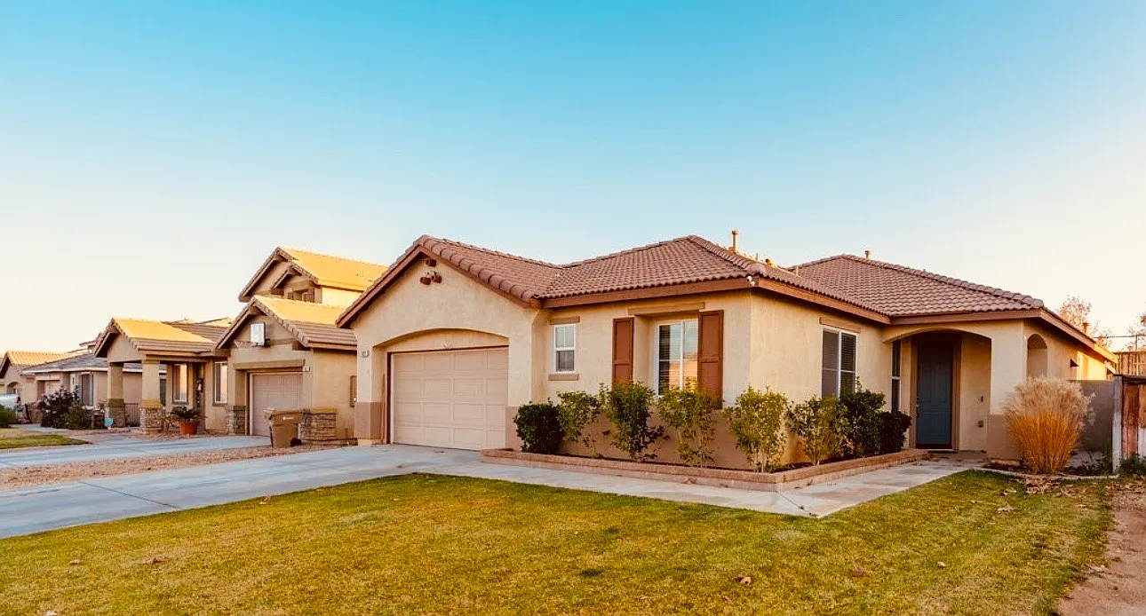 4 bed, 2020 sqft, $3,200 — Photo 1