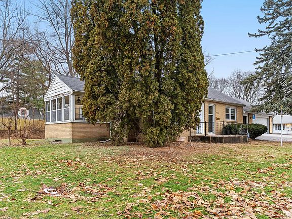 2nd image of 920 Oakley Ave
