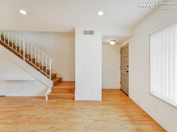 4th image of 27907 Ridgecove Ct N