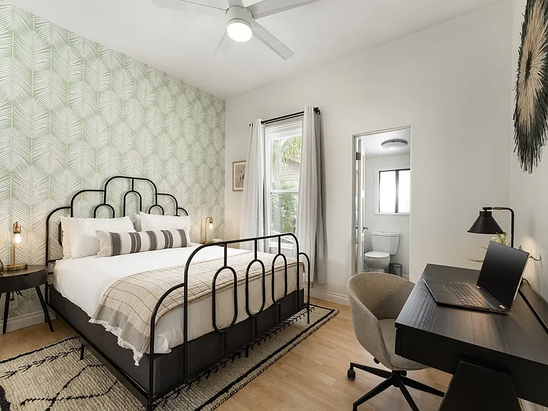 1125 De La Vina St #B — Photo 5