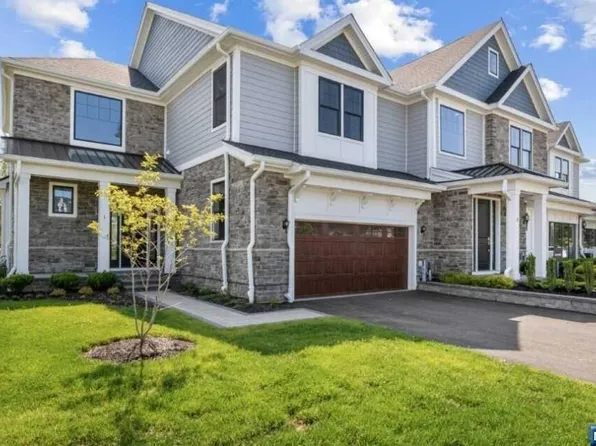 1 Woodmont Circle Riv, Westwood, NJ 07675