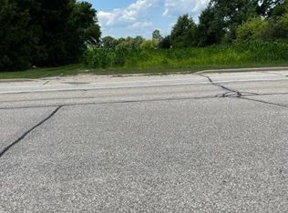 2920 N Emmertsen Rd, Racine, WI 53406