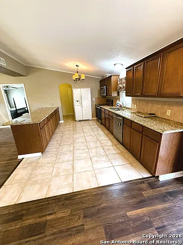 212 Thornton Ln — Photo 6