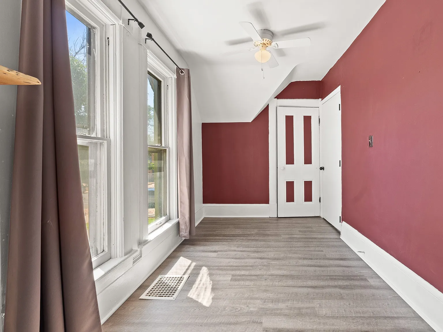 3 bed, 1.5 bath, 2164 sqft, $2,700 — Photo 3