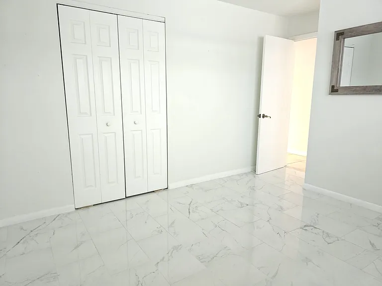 302 Lincoln Ave #10 — Photo 15