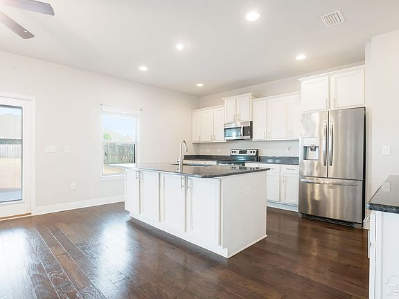 5th image of 8016 Woodbrook Rd