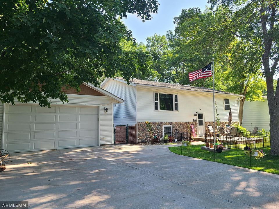1st image of 100 Willow Dr W