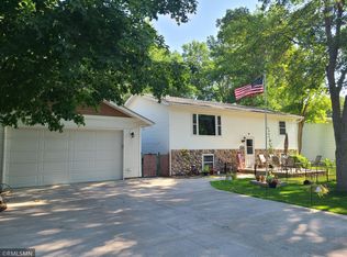 100 Willow Dr W, Annandale, MN 55302