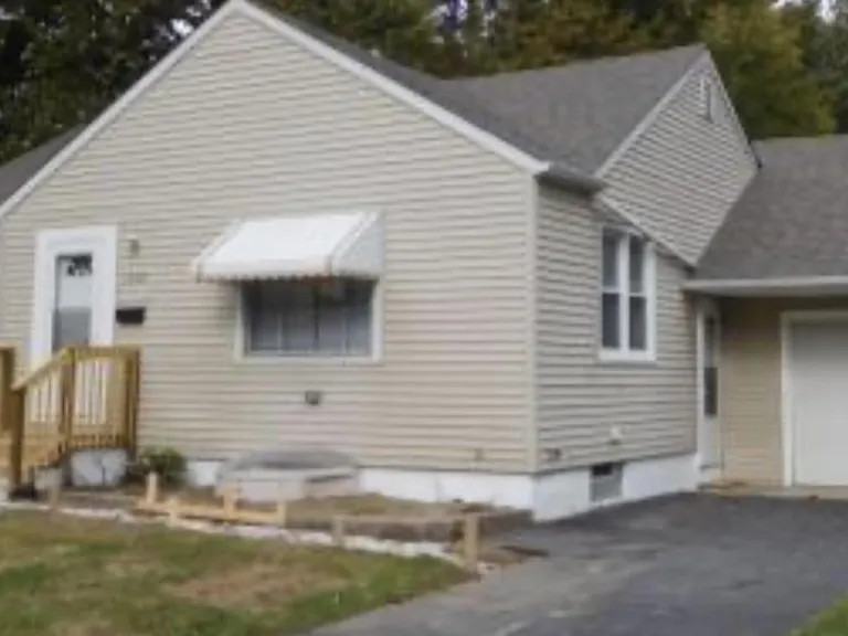 1240 Hickory Rd — Photo 1
