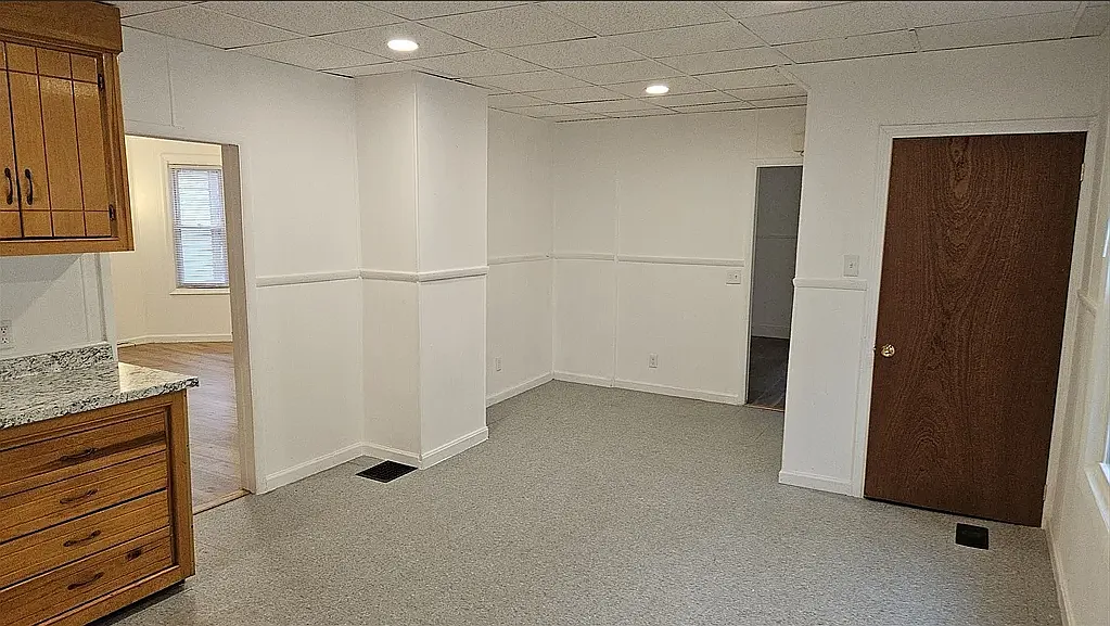 47 Lansing Pl — Photo 2