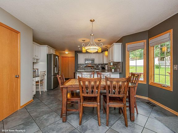 5th image of 903 Sunset Dr