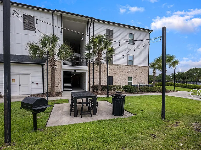 The Clarke at Kendall Town Apartments — Photo 28