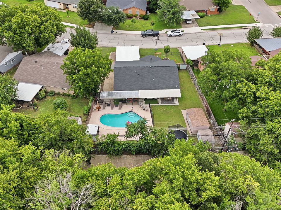 1st image of 520 Thompson Dr