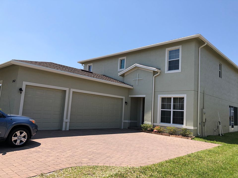 2nd image of 1062 NW Demedici Rd