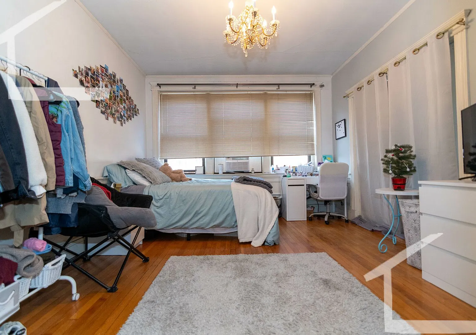Look No Further Hottest Brookline 5 Bed — Photo 4