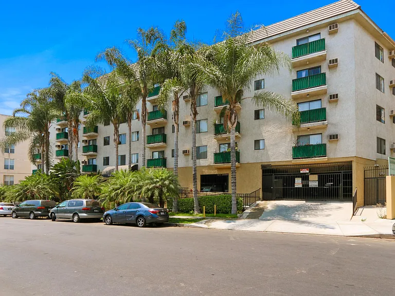 Tuscani Villas — Photo 25
