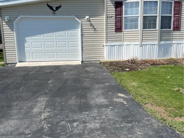 1377 Duchess Ln, Alden, NY 14004