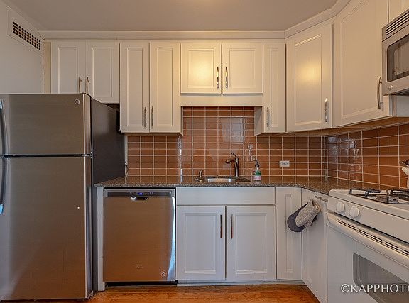 5th image of 2901 S Michigan Ave APT 1807