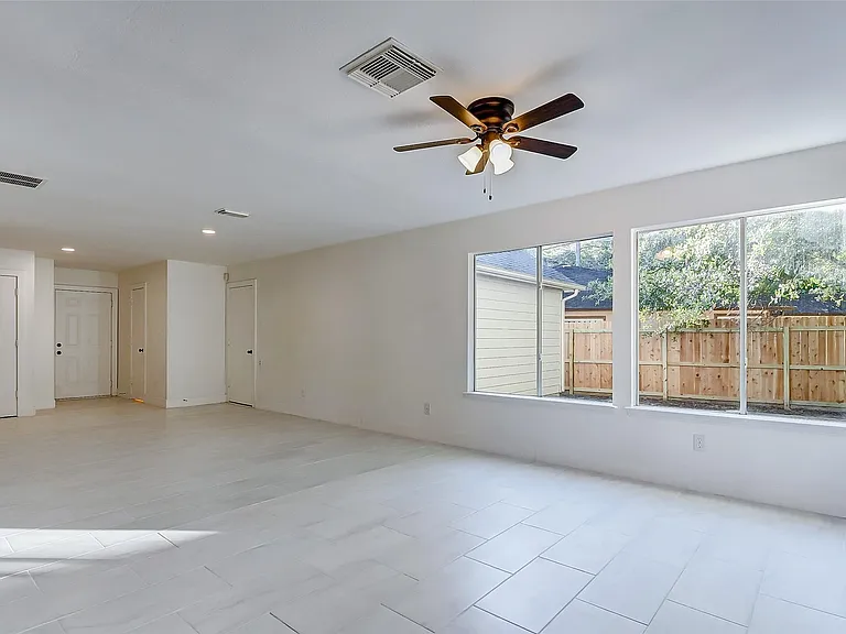 21892 Silver Oak Ct — Photo 11