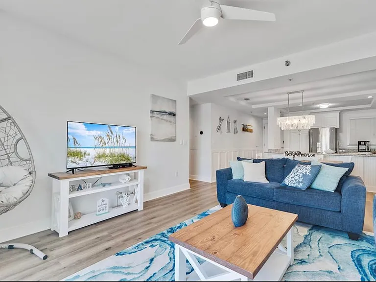 815 Plantation Rd #303 — Photo 3