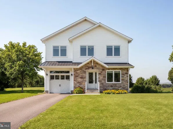 17997 Old Triangle Rd, Triangle, VA 22172