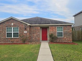 12025 Windage Dr, La Marque, TX 77568