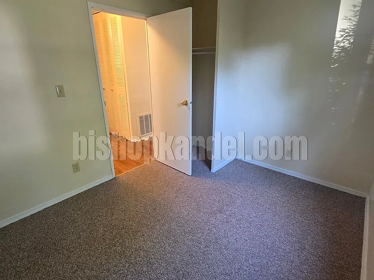 1123 Brenda Ct — Photo 11