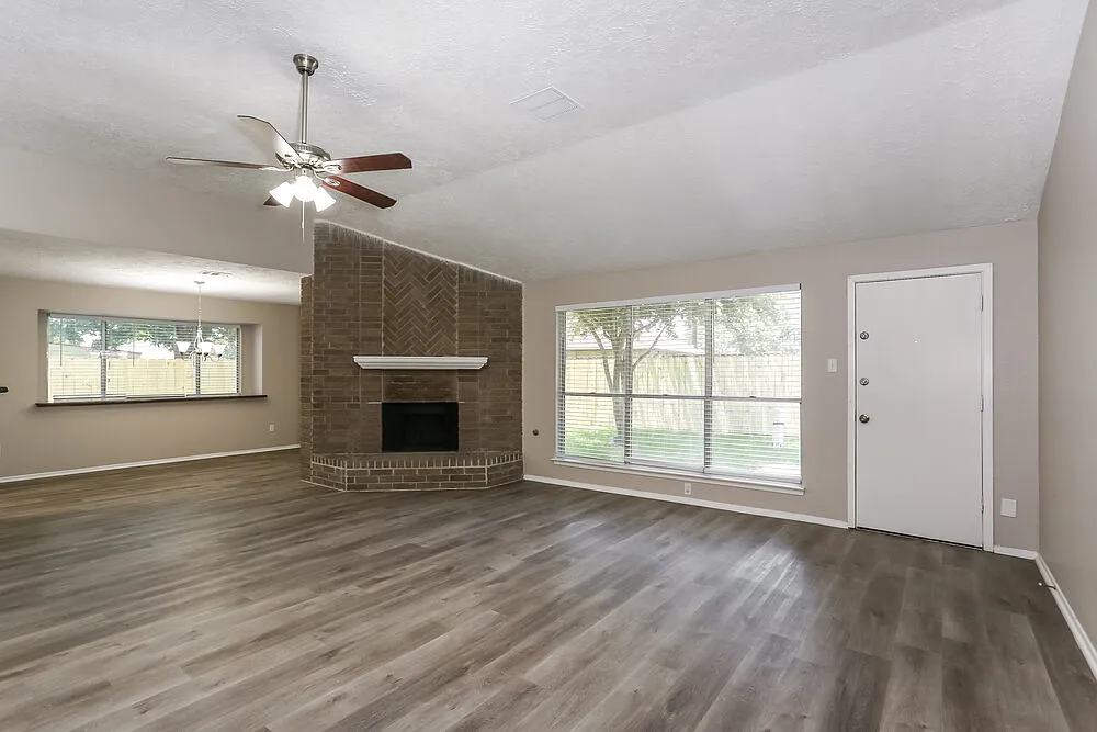 3 bed, 2.0 bath, 1696 sqft, $1,855 — Photo 4
