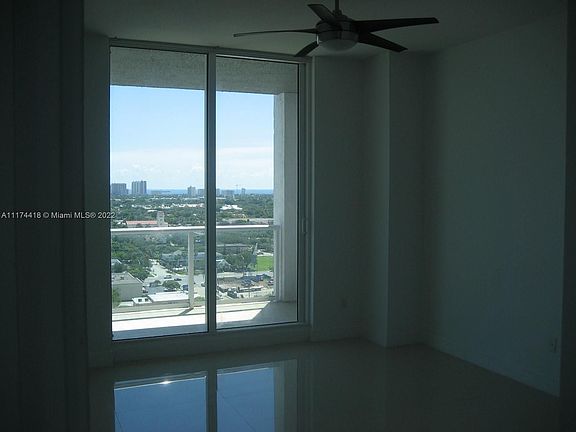 4th image of 315 NE 3rd Ave APT 1807