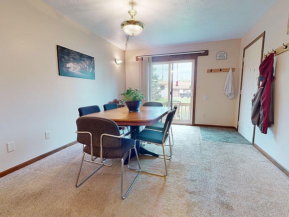 4th image of 613 Clarinet Blvd E