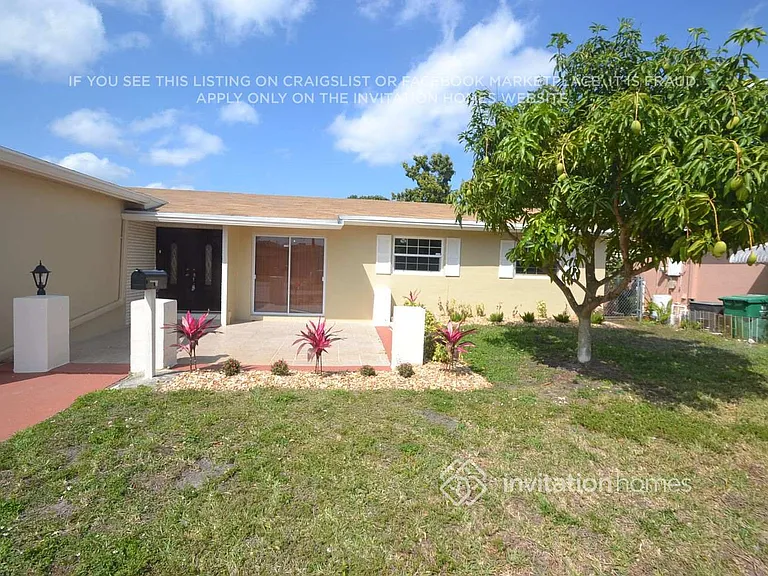 7957 Normandy St — Photo 2